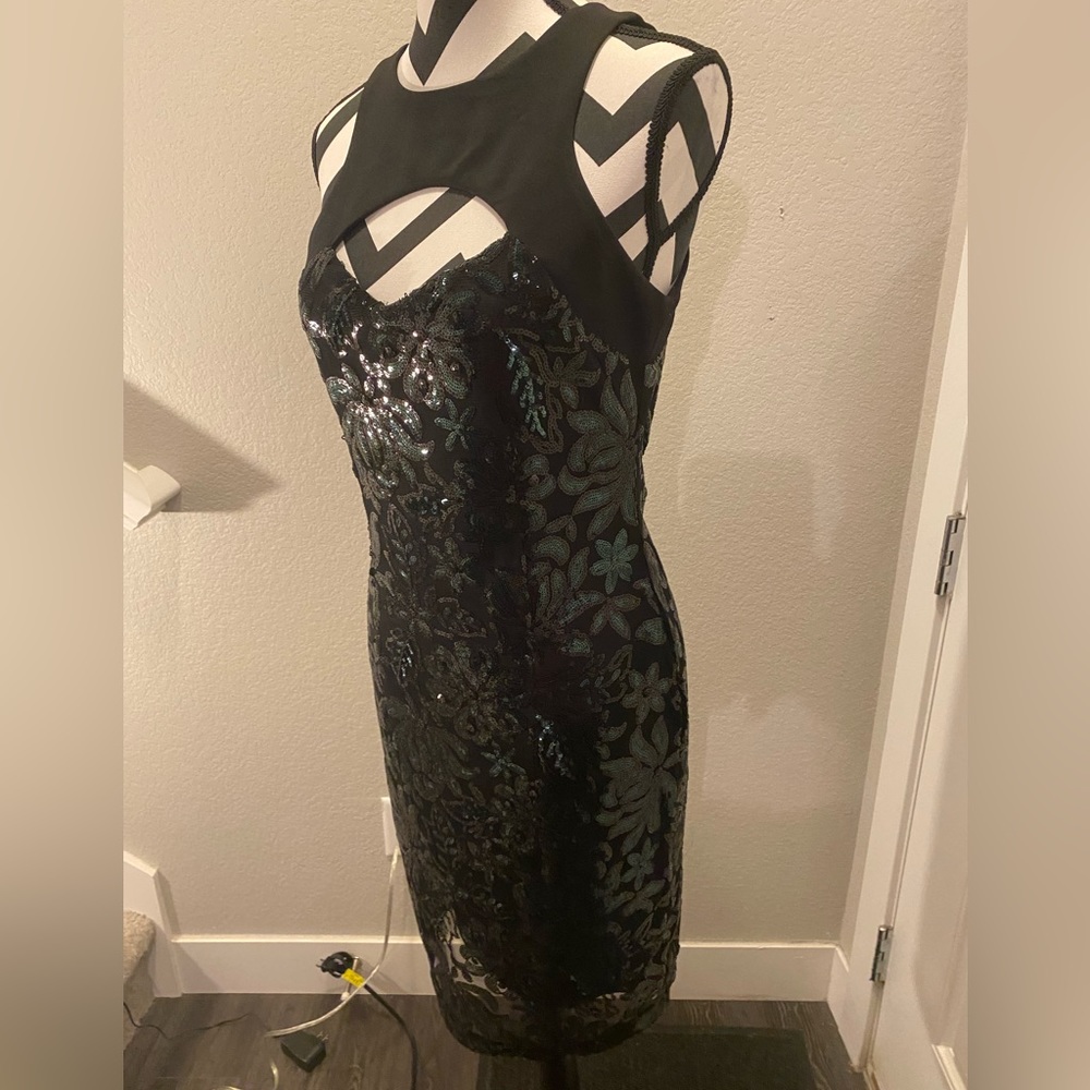 Alexia Admore gorge green and black sequins dress